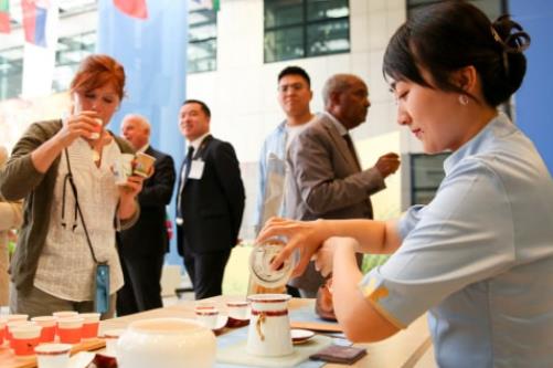 联合国粮农组织举办品茶活动庆祝“国际茶日”