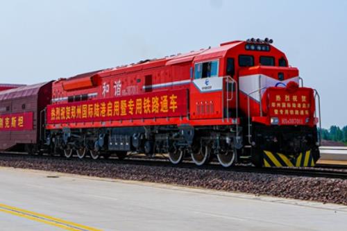  郑州国际陆港专用铁路正式通车 