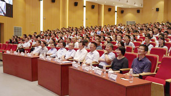 “科学与中国”院士科普报告会在西安交通大学附属中学举行