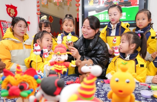 面塑非遗进校园 萌娃乐享传统文化