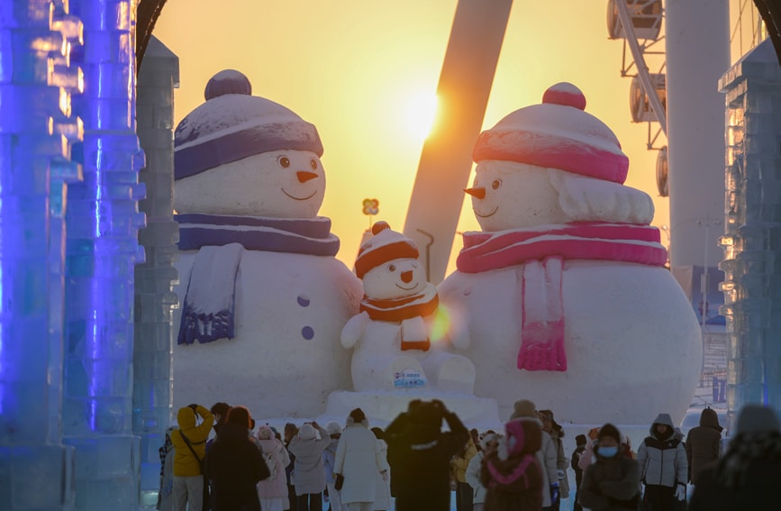 哈尔滨冰雪大世界的暖色浪漫