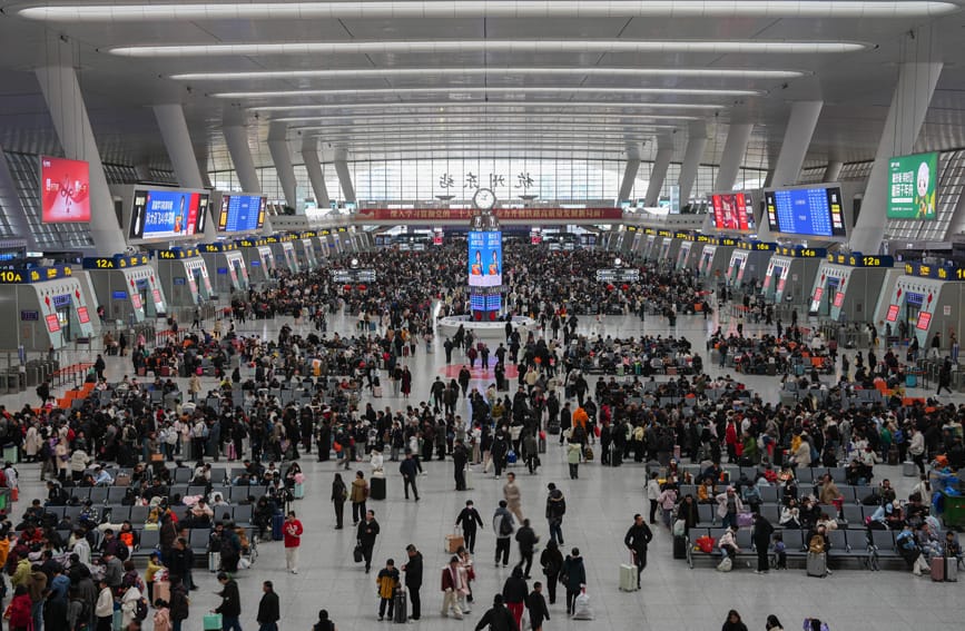 全国铁路迎来返程客流最高峰