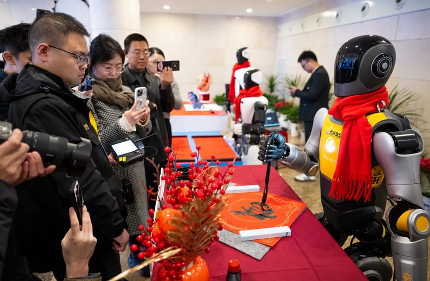 多款eVTOL航空器、人形机器人亮相武汉