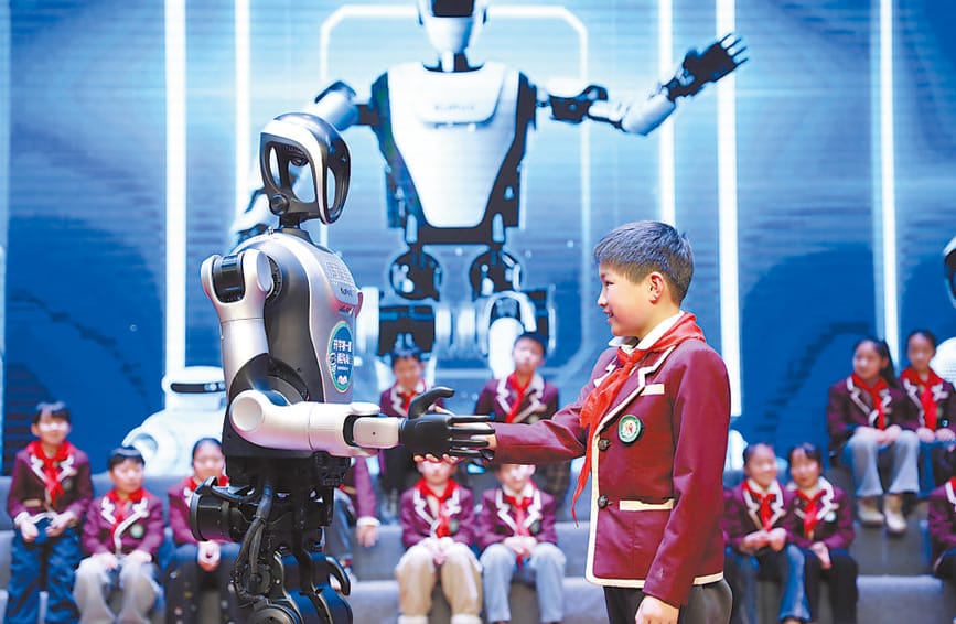 机器人为美好生活赋能（新时代画卷）