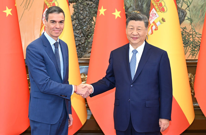 习近平会见西班牙首相桑切斯